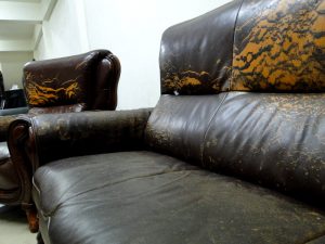 沙發修理前損壞情況