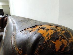 沙發修理前損壞情況