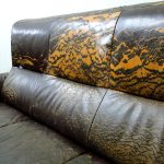 沙發修理前,沙發皮脫膠嚴重