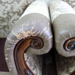 扶手修理前,皮剝落