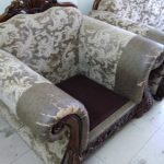 沙發整體無故障,但扶手皮剝落