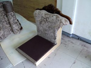 修理扶手需要整組拆解