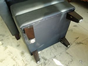 注重品質細節: 德國進口羊毛氈，不傷地板