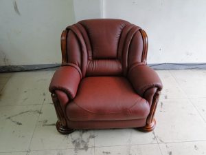 主人座沙發修理後