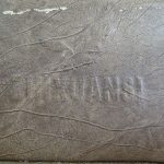 沙發修理前,靠背上的浮水印