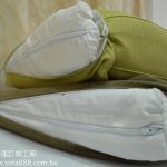 椅墊泡棉包覆絲棉,並車縫內裡